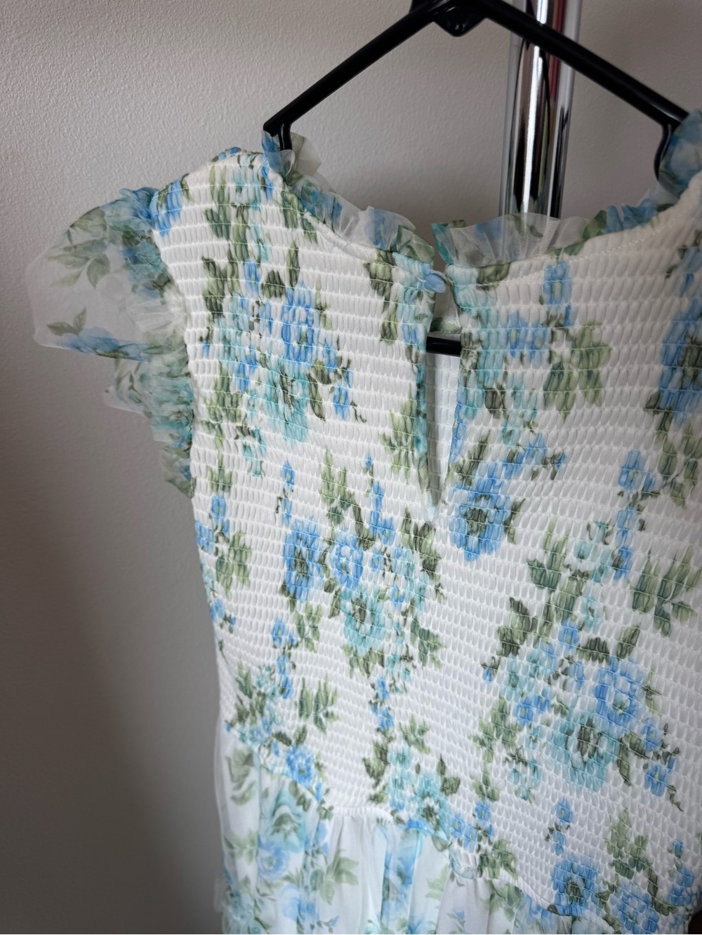 By The River BLUE FLORAL FLUTTER SLEEVE MIDI DRESS Size Medium - Picture 6 of 10